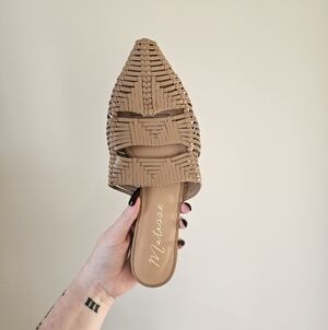 Anthropologie Matisse 9 East End woven Leather Women's Tan Woven Mules